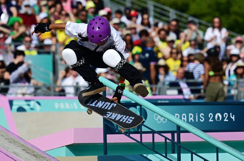 滑板街式决赛炫酷瞬间,选手动作惊艳全场!